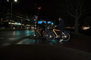 RheoLight-bike-right_vs_regular-coated-bike-night-web