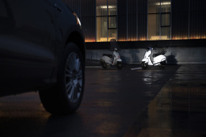 RheoLight-scooter-right_vs_regular-coated-scooter-night-highRes RheoLight-scooter-right_vs_regular-coated-scooter-night-highRes